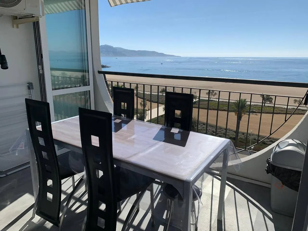 Awaydays - Bi - 96 Apartment Empuriabrava